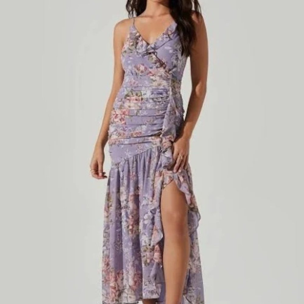 *NWT ASTR Lavender Multi-floral Ruched Slit Dress